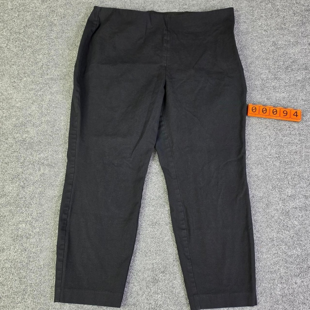 A New Day Black Capri Pants Size 17 Side zipper closure , elastic waistband